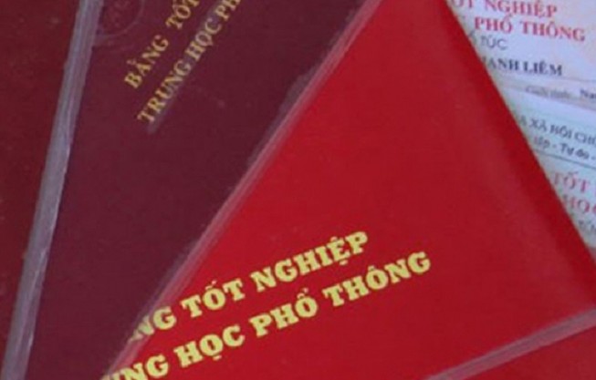 Buộc thôi việc 1 hiệu trưởng dùng bằng giả