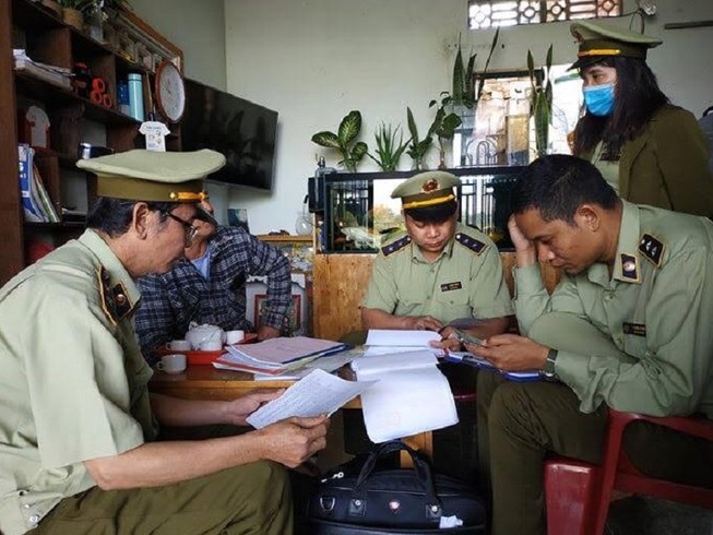 Buộc tạm dừng kinh doanh 2 cây xăng không phép
