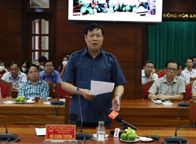 Thứ trưởng Bộ Y tế kiểm tra phòng, chống COVID tại Đắk Lắk