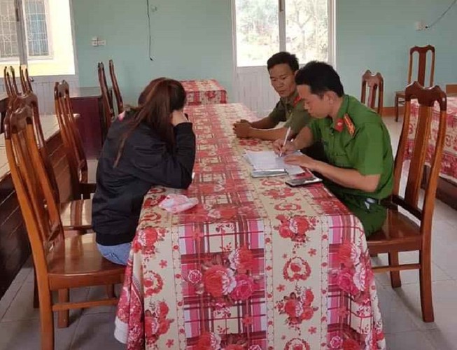 Bị mời làm việc vì đăng tin người thân nhiễm COVID-19