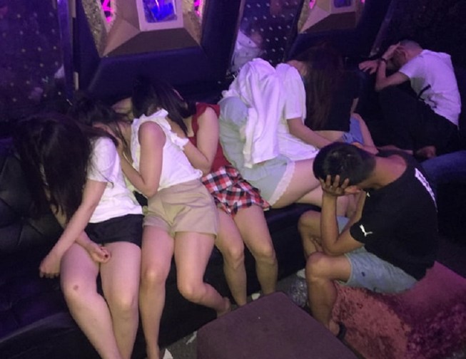 Tổ chức tiệc sinh nhật bằng ma túy trong quán karaoke