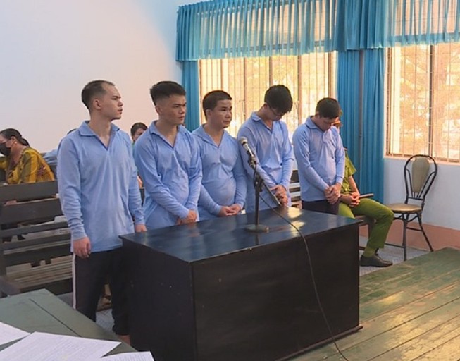 Thuê 3 ô tô rồi đi cầm lấy 1,2 tỉ đồng xài chơi