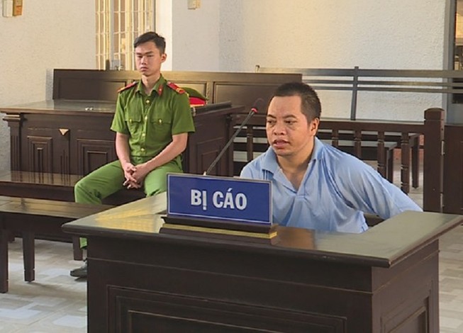 Bị phàn nàn, con cầm dao gây thương tích mẹ 94%