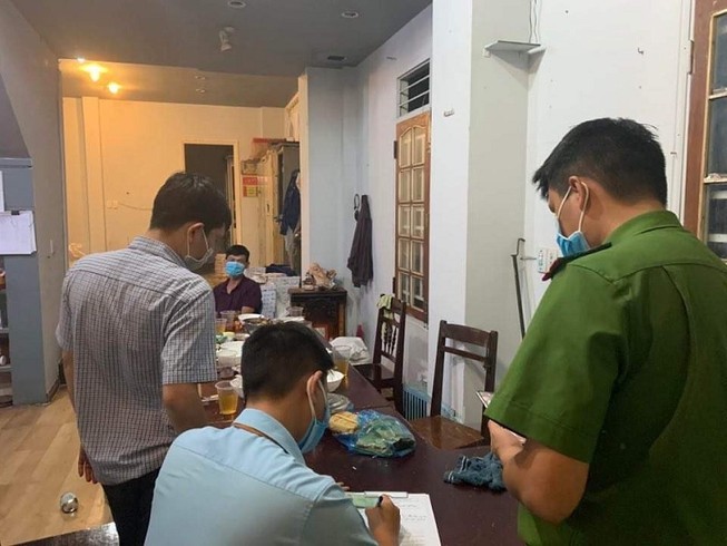 Đắk Lắk: Lập biên bản các nhân viên công ty tụ tập ăn nhậu