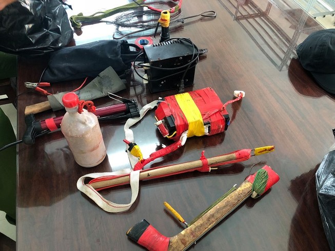 Tạm giữ 7 người dùng súng điện tự chế trộm chó