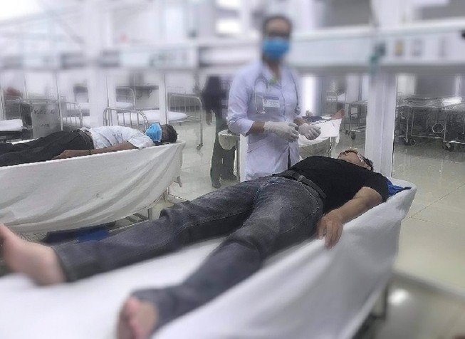 2 cảnh sát đánh nhau, một người bị vỡ xương hàm