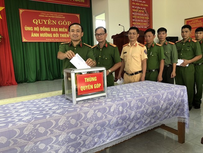 Hơn 600 triệu đồng ủng hộ người dân miền Trung bị lũ lụt