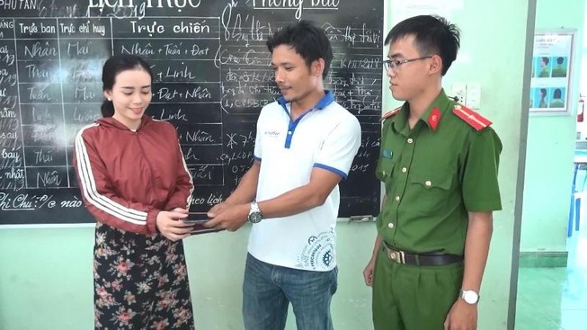 Túi đựng nhiều tài sản bị đánh rơi ở TP.Thủ Dầu Một
