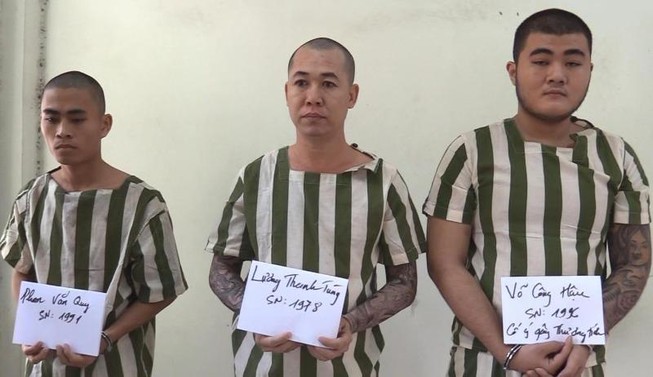Dùng mã tấu chém trọng thương đối thủ