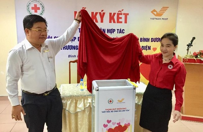 Bình Dương: Thùng quỹ từ thiện đặt tại bưu điện