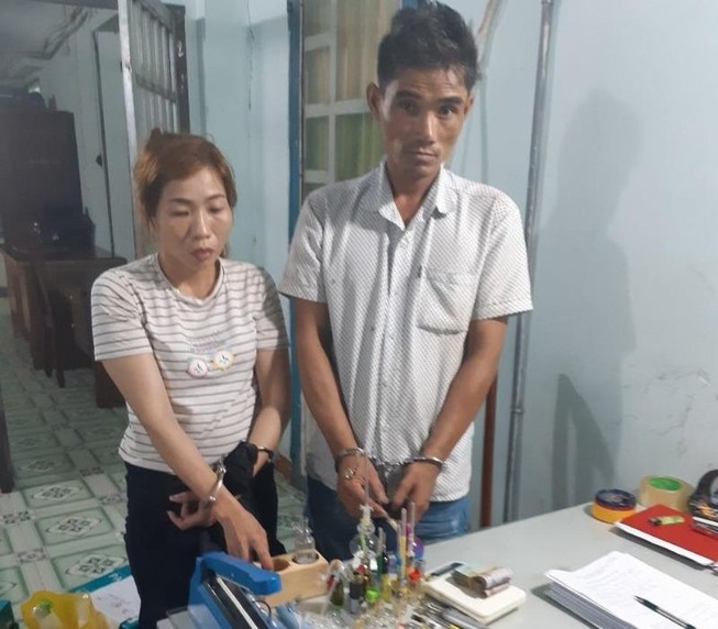 Thấy công an, 2 nghi phạm ma túy bỏ trốn