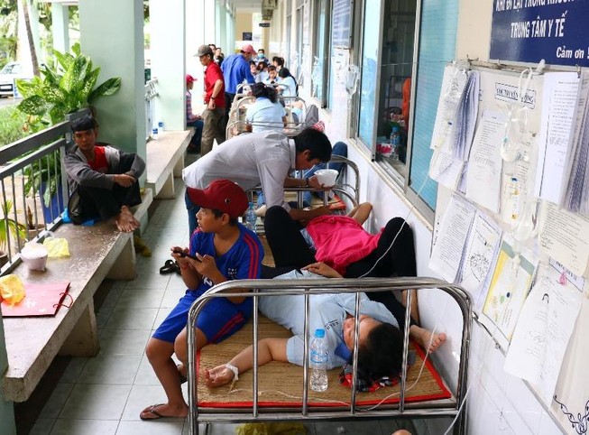 Hàng loạt công nhân đi cấp cứu vì hít phải thuốc diệt mọt