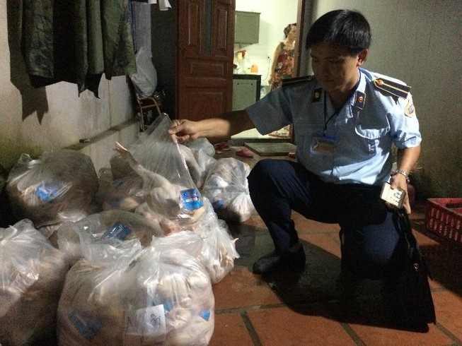 Bình Dương: Hơn 2 tạ thịt gà bẩn chuẩn bị tuồn ra thị trường