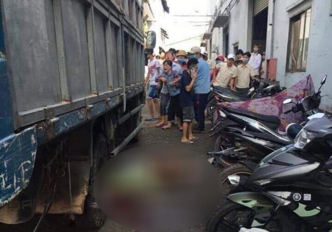 Tài xế lùi xe tải, một nữ tạp vụ ở Bình Dương bị cán tử vong