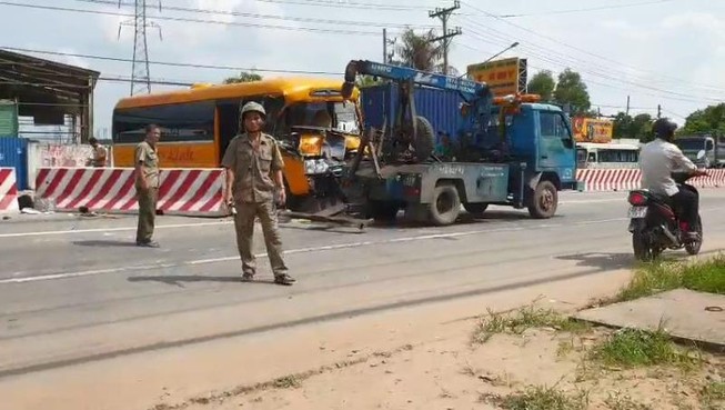 Tai nạn liên hoàn, hàng chục hành khách la hét hoảng loạn