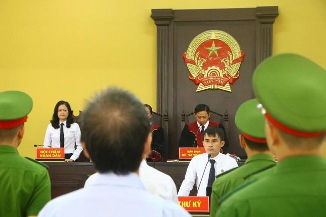 Lại hoãn xử vụ liên quan đến cựu bí thư thị xã Bến Cát