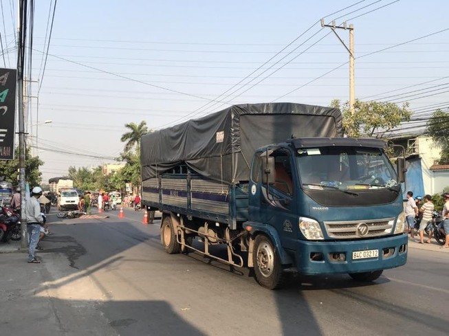 Đang mang thức ăn sáng về nhà thì gặp nạn