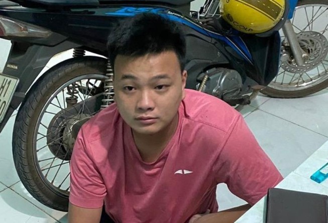 Thanh niên 22 tuổi dâm ô bé gái trong nhà vệ sinh trường học