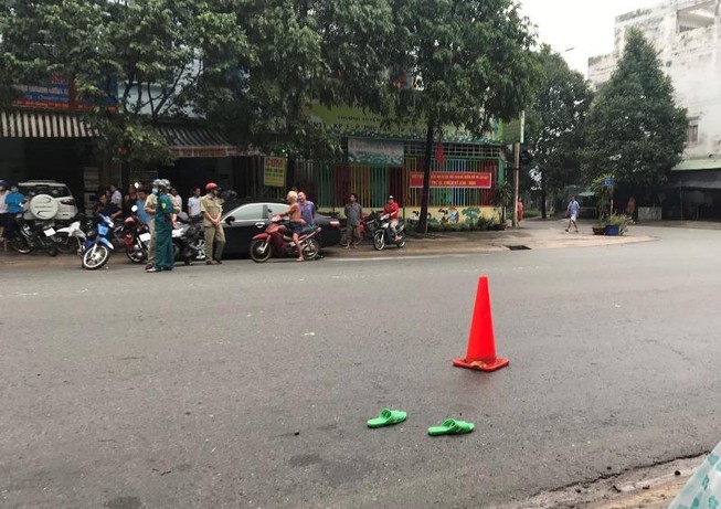 Bình Dương: Bênh cha, con dùng dao tấn công 2 người