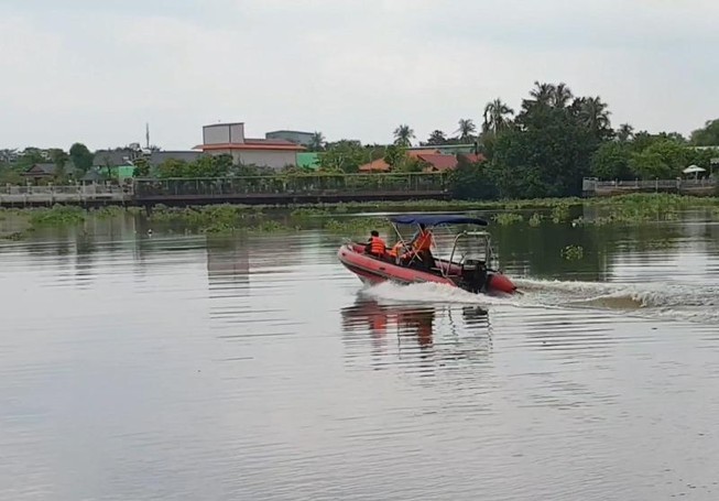 Tìm thấy thi thể người đàn ông nhảy cầu tại Bình Dương