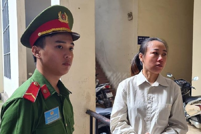 Mẹ thuê người đánh bạn trai của con để... dằn mặt
