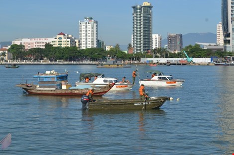 Vụ chìm tàu trên sông Hàn: Tạm đình chỉ giám đốc Cảng vụ Đường thủy nội địa