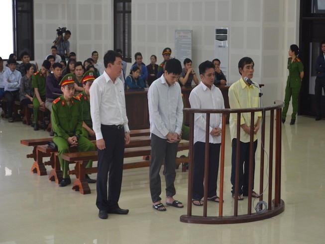 Đang xét xử các bị cáo trong vụ chìm tàu trên sông Hàn