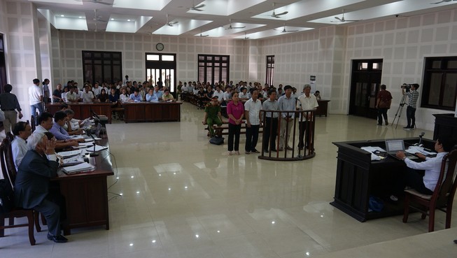ĐBQH giám sát phiên tòa xử vụ buôn lậu gỗ quý