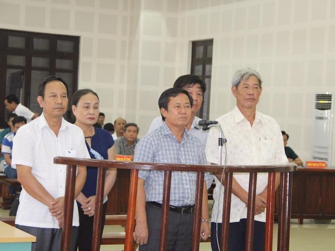 VKS đề nghị trả hồ sơ vụ kì án buôn gỗ lậu