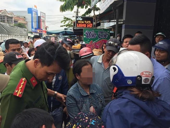 Người dân vây 1 bệnh nhân vì nghi bắt cóc