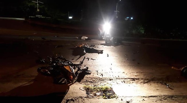 2 xe máy lao vào nhau, 3 thanh niên tử vong