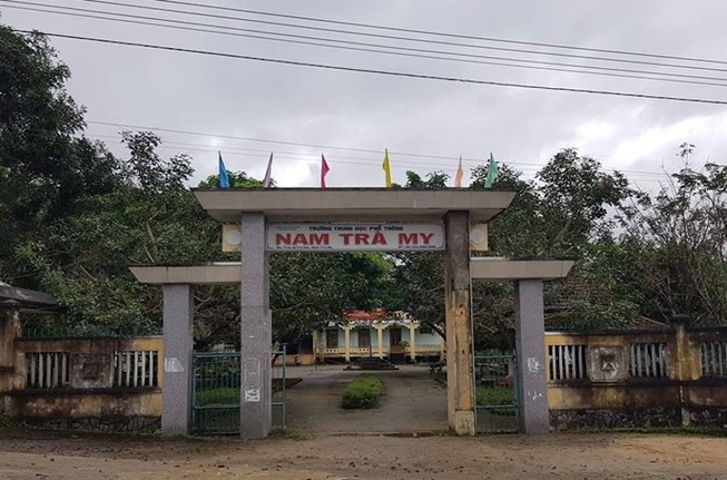 Khởi tố nam sinh dùng kính đâm chết bạn tại ký túc xá