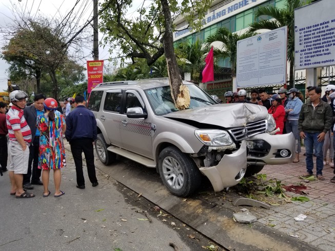 Khởi tố tài xế 'xe điên' lao lên lề đường tông hai mẹ con