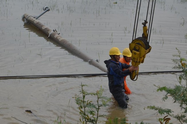 Hơn nửa triệu dân miền Trung bị mất điện vì bão