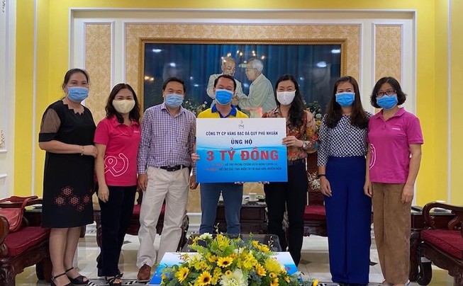 PNJ ủng hộ 3 tỉ đồng chống dịch COVID-19 và nhiễm mặn