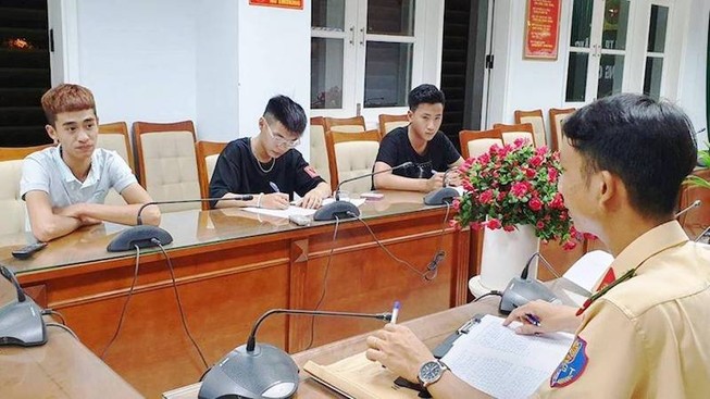 Công an Đà Nẵng tìm ra 2 thanh niên chạy xe bốc đầu