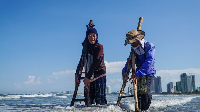 Mưu sinh giữa nắng nóng kinh hoàng Miền Trung