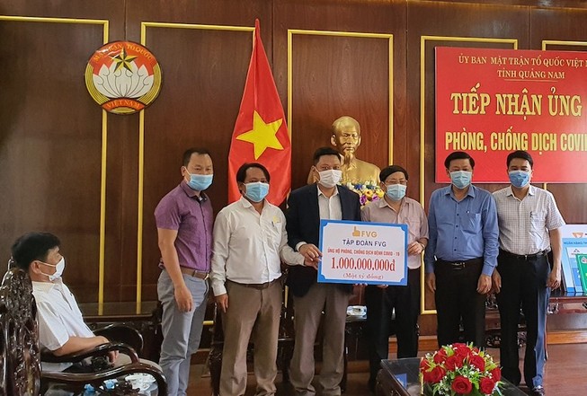 Tập đoàn FVG trao số tiền 1 tỉ đồng ủng hộ Bệnh viện đa khoa Trung ương Quảng Nam.