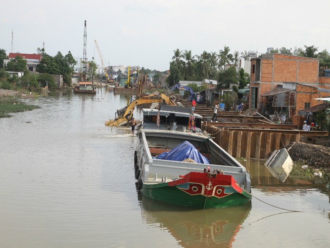 Ngưng thi công một phần công trình kè Rạch Ngỗng