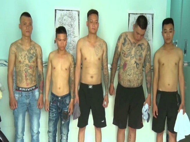 Vĩnh Long: Bắt 5 người có dấu hiệu cho vay nặng lãi