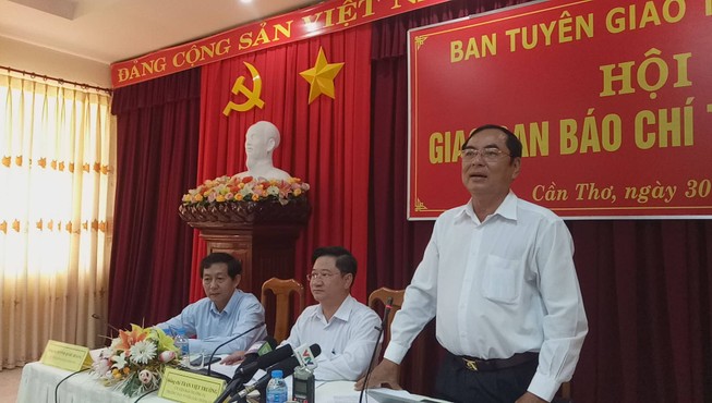 Hàng loạt câu hỏi vụ 100 USD vẫn không được trả lời dứt điểm