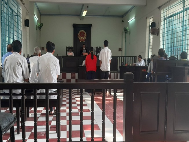 Trói hàng xóm vào gốc dừa, vợ chồng suýt ngồi tù