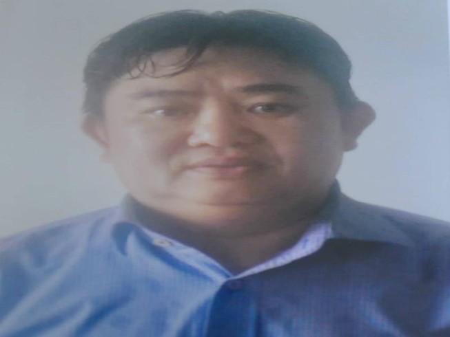 Vượt không được, vác gậy đánh nhiều người trong ô tô