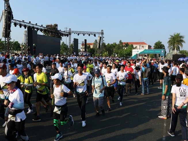 Hơn 4.000 người chạy Marathon chống biến đổi khí hậu