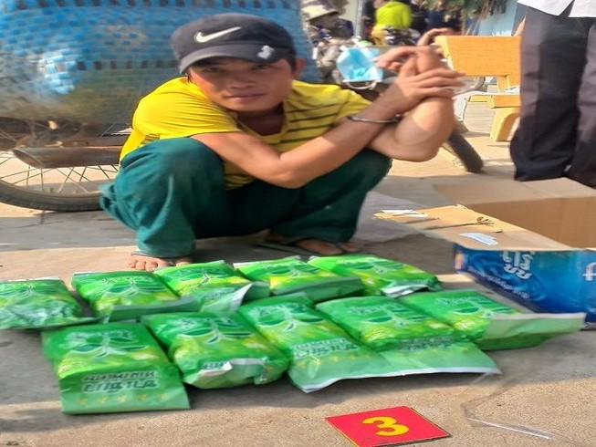 Đồng Tháp bắt đối tượng vận chuyển 15kg ma túy qua biên giới