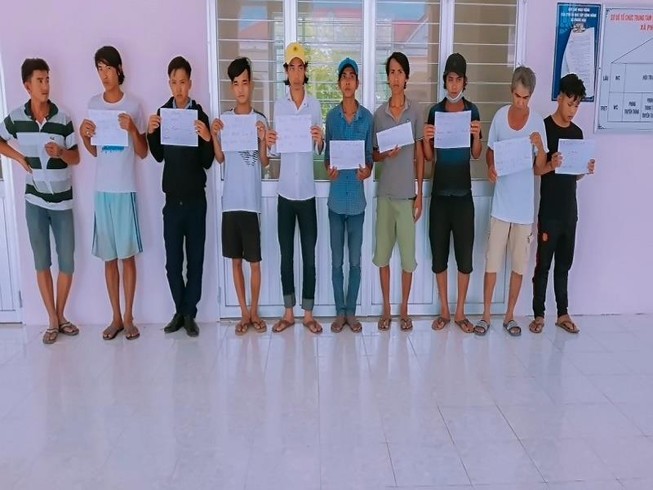 Các đối tượng bị bắt quả tang sử dụng ma túy