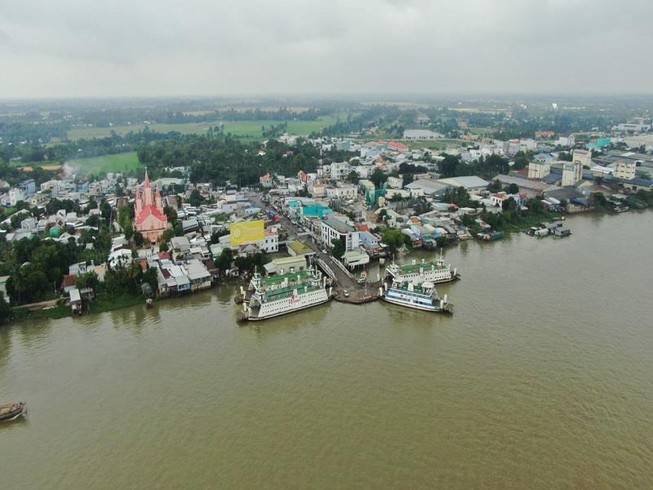 Bến phà Vàm Cống nhìn từ trên cao