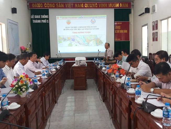 Quang cảnh buổi làm việc