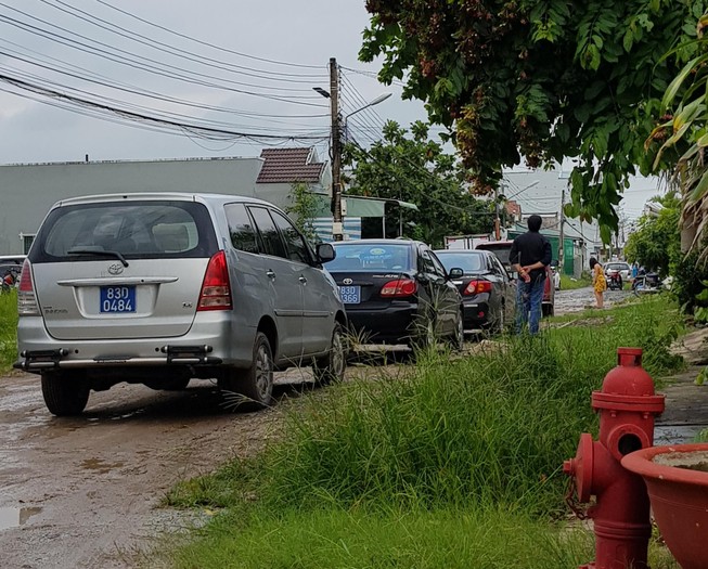 Kiểm điểm cán bộ Sóc Trăng đi ăn cưới bằng xe công