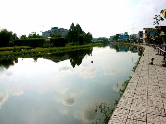 Bổ sung lan can hồ Bún Xáng sau vụ 1 phụ nữ rơi hồ tử vong